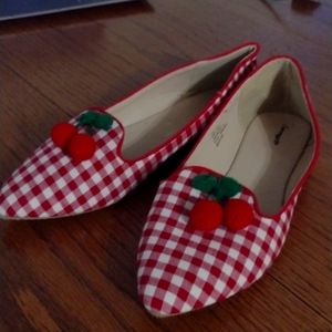 Red plaid 🍒 flats